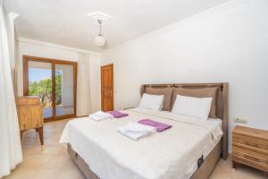 A bed or beds in a room at Villa Asya 2