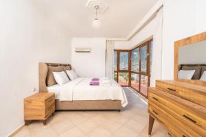 A bed or beds in a room at Villa Asya 2