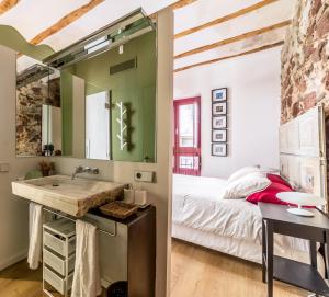 A bed or beds in a room at Casa Roja
