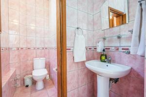A bathroom at Villa Asya 2