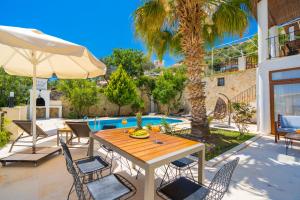 The swimming pool at or close to Villa Asya 2