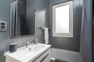Koupelna v ubytování Covelo Park Apartment + 37 fotografií