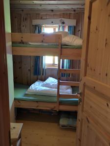 Dviaukštė lova arba lovos apgyvendinimo įstaigoje Fanafjorden Cabins