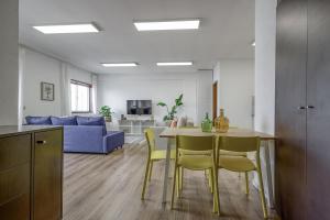 a kitchen and living room with a table and chairs at Travel & Live Fernão Magalhães in Porto