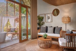 Ein Sitzbereich in der Unterkunft ภูคานาน่าน รีสอร์ท phukananan