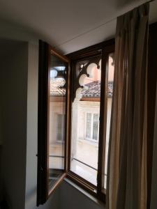 a window with a view of a building at La Margherita in LʼAquila