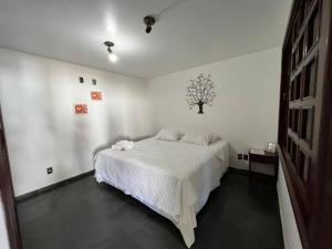 a bedroom with a white bed in a room at POUSADA PALIPALAN in Sao Jorge
