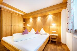 Rúm í herbergi á Mitterbruggehof Apt Enzian