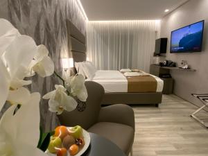 TV a/nebo společenská místnost v ubytování International Beach Hotel