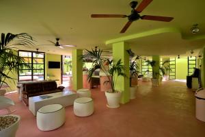 Imagen de la galería de Tropicana Ibiza Suites - Adults Only, en Playa d'en Bossa