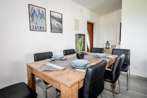 Posedenie v ubytovaní Apartamenty Dwupoziomowe Na Dwa Widoki z Jacuzzi & Sauna