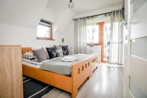 Postel nebo postele na pokoji v ubytování Apartamenty Dwupoziomowe Na Dwa Widoki z Jacuzzi & Sauna