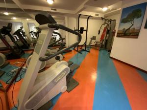 Fitness centrum a/nebo fitness zařízení v ubytování International Beach Hotel