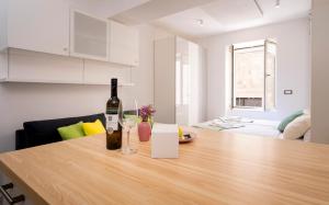 Ένα ή περισσότερα κρεβάτια σε δωμάτιο στο Clock Tower Apartment - ZF Hvar Center