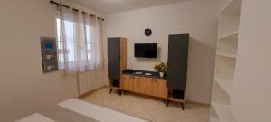 a small living room with a television and a cabinet at Casa vacanze Fantasia - Nuovo! Accogliente appartamento in Barletta