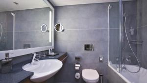 A bathroom at Revier Hotel Säntispark