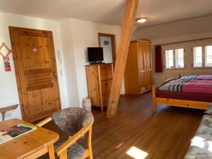 Postel nebo postele na pokoji v ubytování Hotel TraumzeitHof + 37 fotografií