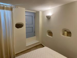 Кровать или кровати в номере Syros casa
