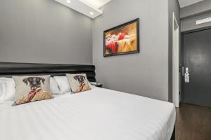 Postel nebo postele na pokoji v ubytování Reggia Suite Spa Hotel