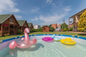 Bazén v ubytování Pokoje i Domki Nadmorskie - Bajkowa Mierzeja nebo v jeho okolí