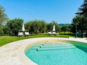 Bazén v ubytování Agriturismo Podere Valdo nebo v jeho okolí