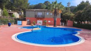 CHALET 35m2 climatisé 2 chambres vue mer内部或周边的泳池