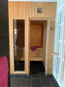 a wooden sauna with a toilet in a room at Appartment Moin im Deichgraf in Wremen