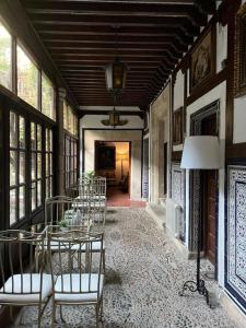 a room with a table and chairs and a hallway at Hosteria Real de Zamora in Zamora