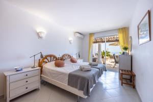 a bedroom with a bed and a view of the ocean at Casa Sol in Ferragudo