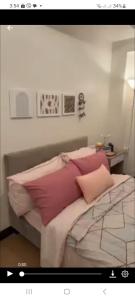 Ліжко або ліжка в номері Lovely Studio Unit in Celandine