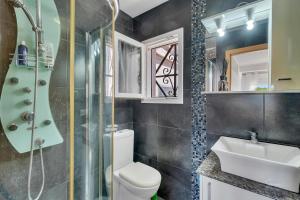 A bathroom at Casa Primera by Aldertons Még 16 kép