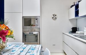 A kitchen or kitchenette at Villa Giovanna