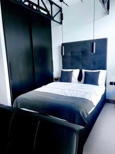Posteľ alebo postele v izbe v ubytovaní Loft Apartment Browary Warszawskie