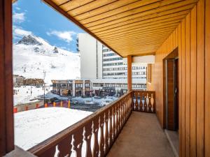 Balkón alebo terasa v ubytovaní Appartement Charme 2 pièces cabine, skis aux pieds, balcon, WIFI, au cœur de Tignes le Lac - FR-1-502-479