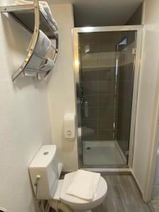 Ένα μπάνιο στο Contact Hotel LE SUD Montpellier Aéroport Parc Expo Arena