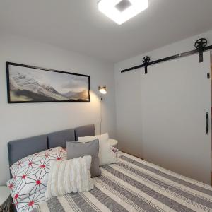 a bedroom with a bed and a window at Willa Cyrek in Zakopane