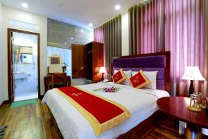 מיטה או מיטות בחדר ב-Kadupul Hotel Nguyen Thai Son