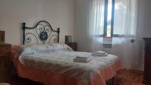 A bed or beds in a room at Villa del Biondo