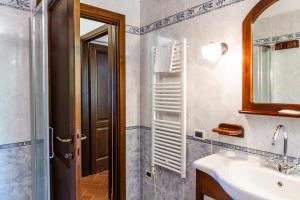 A bathroom at Casa Vacanza Il Carpignone 1 Még 20 kép