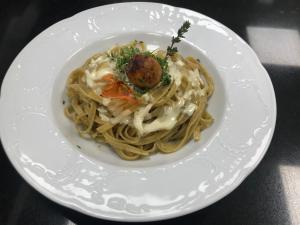 Makanan di atau berdekatan hotel