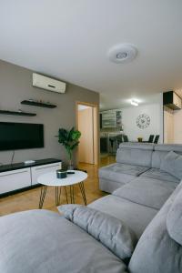 Μια τηλεόραση ή/και κέντρο ψυχαγωγίας στο Ladenta apartman***
