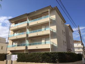 a building with balconies on the side of it at Brises del Mar 3-3 in L'Estartit