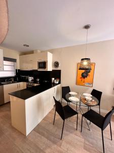 A kitchen or kitchenette at Gracia Barcelona Apartment