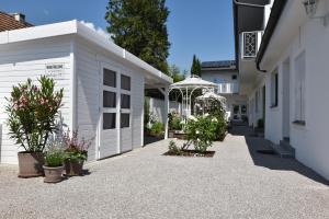 a courtyard of a house with plants and a gazebo at Landhaus Rust in Rust