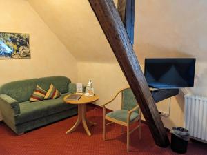 TV a/nebo společenská místnost v ubytování Weinhaus Berg