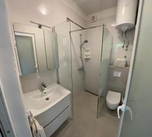 Ένα μπάνιο στο Apartmani Tonko +61 φωτογραφίες