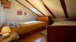 Posteľ alebo postele v izbe v ubytovaní Specious Apartment Manitu in forest countryside