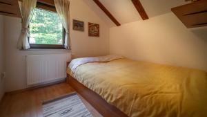 Posteľ alebo postele v izbe v ubytovaní Specious Apartment Manitu in forest countryside