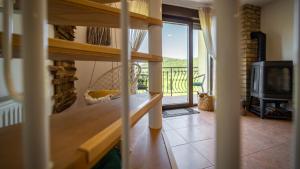 Posteľ alebo postele v izbe v ubytovaní Specious Apartment Manitu in forest countryside