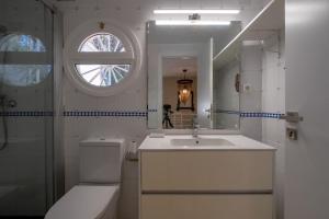 Fotografie z fotogalerie ubytování Torre Lolita - House in Lleida for 8 with pool and tennis court v destinaci Lleida